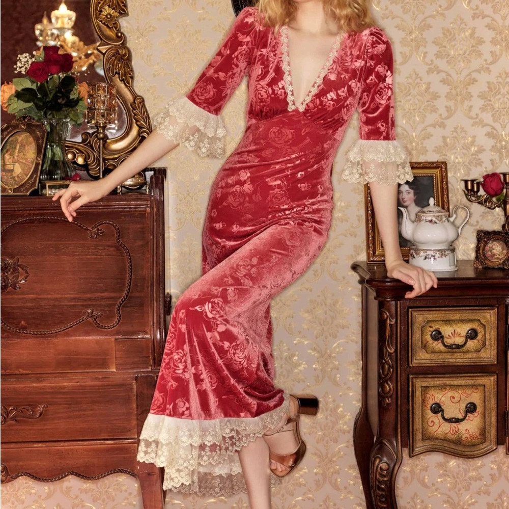 Elegant Red Velvet Dress with Lace Trim lait collection boho vintage dress